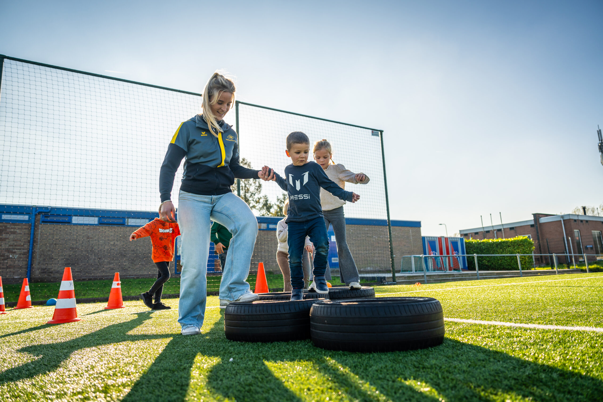 Veelzijdig bewegen bij YellowBellies: spelenderwijs groeien op alle fronten
