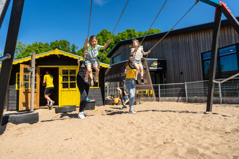 YellowBellies buitenspeelse kinderopvang BSO Oudewater Zuid speeltuin