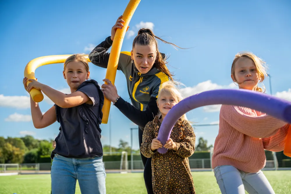 YellowBellies buitenspeelse kinderopvang BSO Haastrecht sport en bewegen