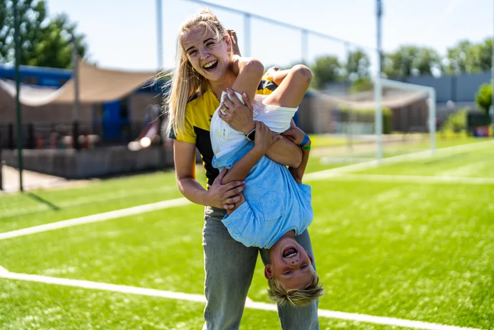 YellowBellies buitenspeelse kinderopvang BSO Reeuwijk buitenschoolse opvang Reeuwijk sport BSO gezonde BSO Reeuwijk
