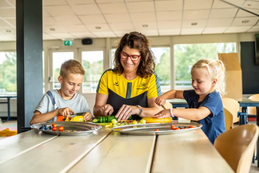 YellowBellies buitenspeelse kinderopvang BSO groepshulp