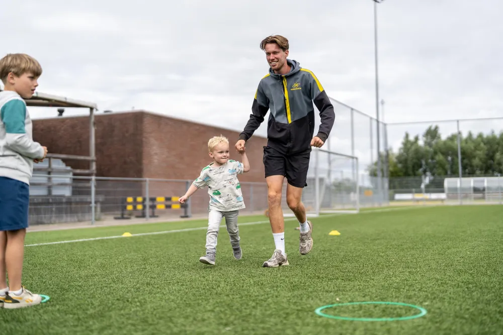 YellowBellies buitenspeelse kinderopvang BSO Linschoten buitenschoolse opvang Linschoten gezonde BSO sport BSO
