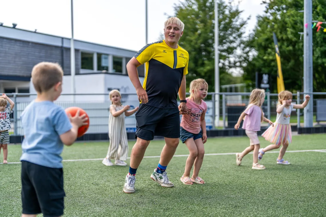 YellowBellies buitenspeelse kinderopvang BSO Woerden buitenschoolse opvang Woerden naschoolse opvang Woerden sport BSO gezonde BSO Woerden