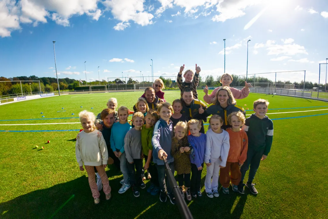 YellowBellies buitenspeelse kinderopvang BSO Haastrecht groepsfoto