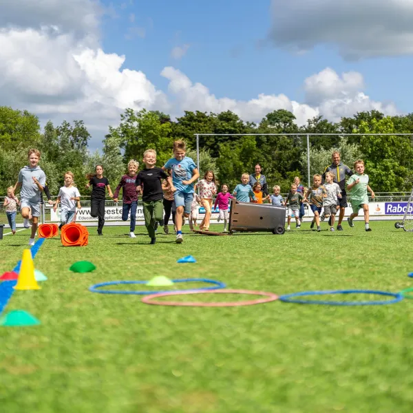 YellowBellies buitenspeelse kinderopvang Haastrecht BSO Haastrecht naschoolse opvang Haastrecht buitenschoolse opvang Haastrecht gezonde BSO Sport BSO